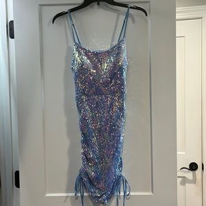Hoco dress!! Super pretty and extra! Goes perfect with clear heels. Worn once.
